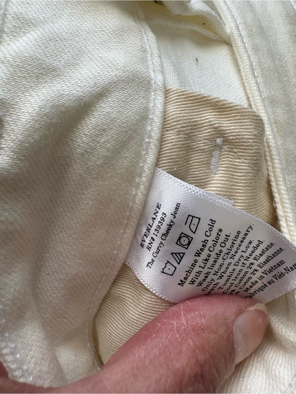 Everlane The Curvy Cheeky Jean in white - Picture 11 of 12
